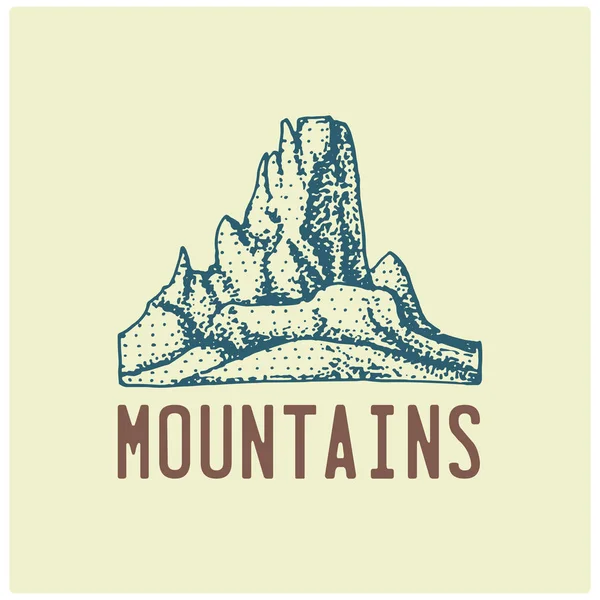 Гравированный винтажный логотип с нарисованными вручную горами, стиль эскиза, старинный ретро-значок для национальных парков и кемпингов, альпийская и туристическая тематика — стоковый вектор