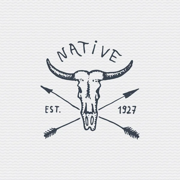 Винтажный выгравированный значок, этикетка с черепом буйвола, старый логотип ручной работы — стоковый вектор