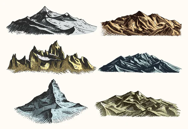 Insieme di vintage, vecchia incisione con cime montuose in mano disegnare stile schizzo diverse versioni e colori — Vettoriale Stock