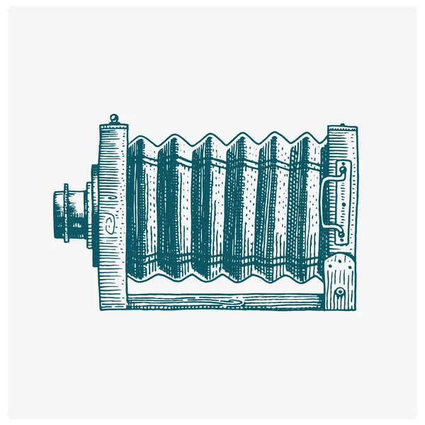 Fotokamera Jahrgang, handgraviert im Skizzen- oder Holzschnitt-Stil, alt aussehendes Retro-Objektiv, isolierte vektorrealistische Darstellung — Stockvektor
