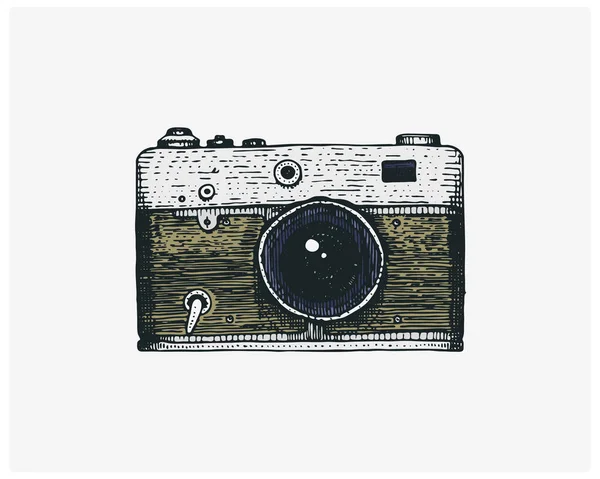 Fotocamera vintage, inciso a mano disegnato in stile schizzo o legno tagliato, vecchio obiettivo retrò cercando, isolato vettoriale illustrazione realistica — Vettoriale Stock