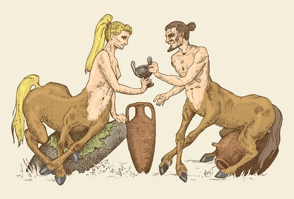 Dois Centaurus compartilhando ilustração do vinho, desenhado à mão ou gravado velho olhar fantástico, animais de conto de fadas meio homem com corpo de cavalo, mitologia grega — Vetor de Stock