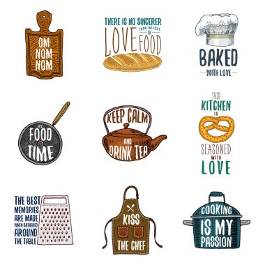 Önlük ve tencere, simit ve başlık, pan ve su ısıtıcısı ile ahşap tahta. Şeyler yemek pişirme veya kirli mutfak eşyaları. Logo Amblem veya etiket, oyulmuş elle çizilmiş eski kroki ve vintage tarzı.