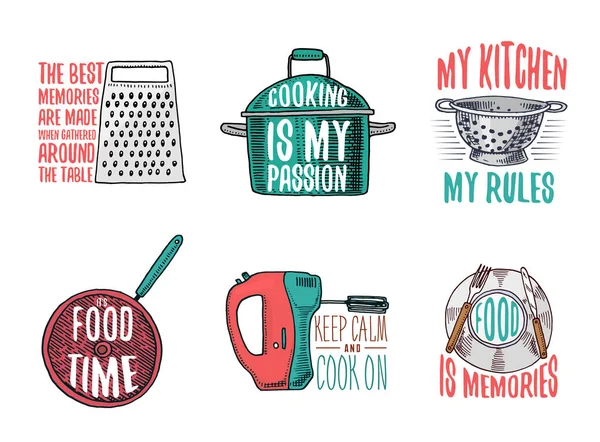 tencere ve rende, kevgir ve kızartma tavası, mikser ve plaka. Şeyler yemek pişirme veya kirli mutfak eşyaları. Logo Amblem veya etiket, oyulmuş elle çizilmiş eski kroki ve vintage tarzı.