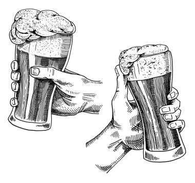 Bira bardağı, bardak ya da bir şişe Oktoberfest. Eski bir skeç ve web için klasik tarzda çizilmiş mürekkep el yazısı, parti ya da bar menüsüne davetiye. tasarım ögesi beyaz arkaplanda izole edildi.