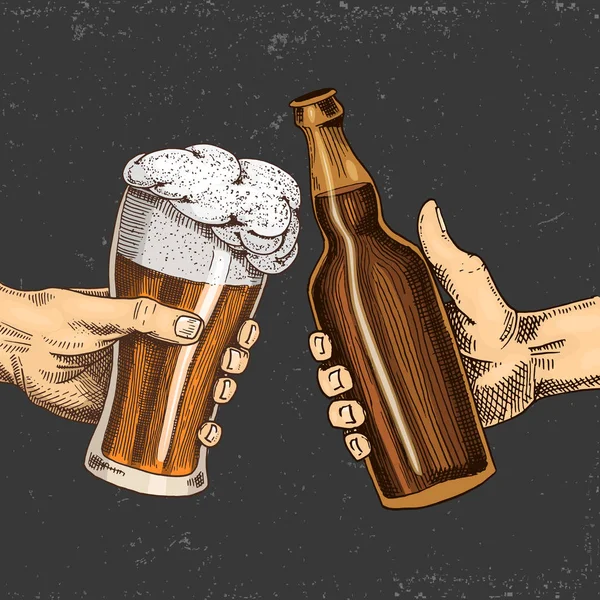 Bira cam, kupa veya oktoberfest şişe. web, parti için davetiye veya pub menü eski kroki ve vintage tarzı çizilmiş mürekkep el oyulmuş. Beyaz arka plan alkış izole tasarım öğesi.
