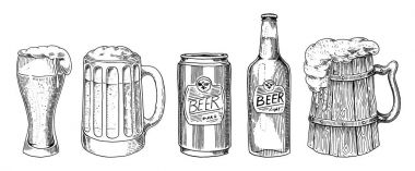 Bira bardağı, bardak ya da bir şişe Oktoberfest. Eski bir skeç ve web için klasik tarzda çizilmiş mürekkep el yazısı, parti ya da bar menüsüne davetiye. tasarım ögesi beyaz arkaplanda izole edildi.