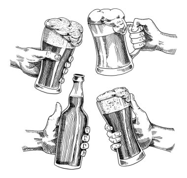 Bira bardağı, bardak ya da bir şişe Oktoberfest. Eski bir skeç ve web için klasik tarzda çizilmiş mürekkep el yazısı, parti ya da bar menüsüne davetiye. tasarım ögesi beyaz arkaplanda izole edildi.