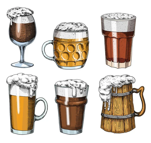 オクトーバーフェストのビールグラス、マグカップまたはボトル。古いスケッチやウェブ用のヴィンテージスタイルで描かれたインクの手で刻まれ、パーティーやパブのメニューへの招待。白い背景に隔離されたデザイン要素. — ストックベクタ