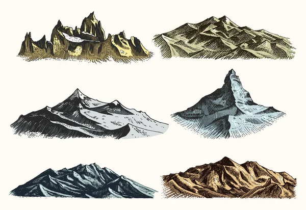 Гірські вершини встановлюють старовинні, старі гравюри в стилі ручного ескізу різних версій і кольорів. Футболка або плакат, банер або значок і емблема . — стоковий вектор