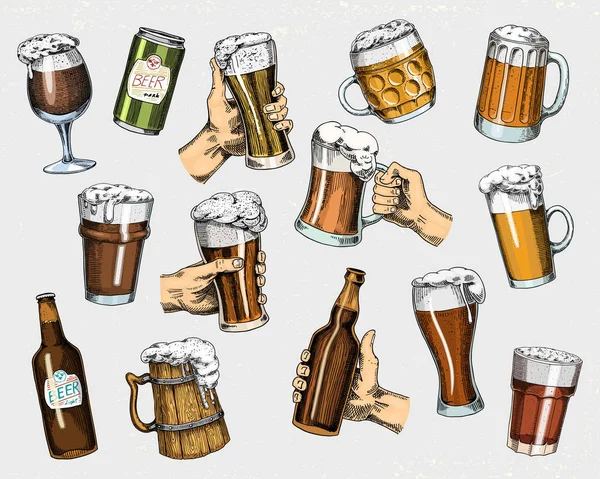 Bira bardağı, bardak ya da bir şişe Oktoberfest. Eski bir skeç ve web için klasik tarzda çizilmiş mürekkep el yazısı, parti ya da bar menüsüne davetiye. tasarım ögesi beyaz arkaplanda izole edildi.