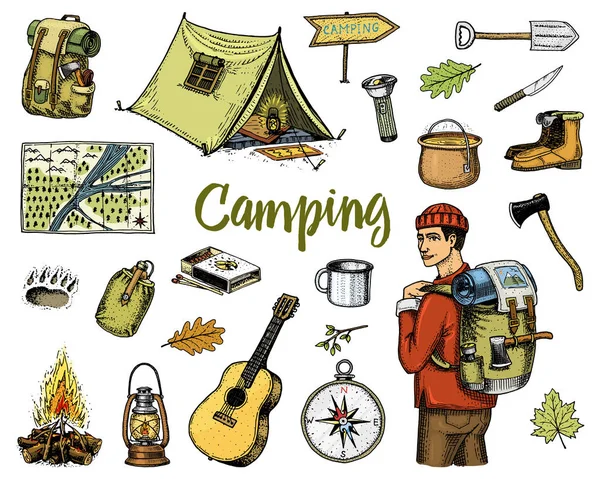 Equipo de camping conjunto, aventura al aire libre, senderismo. Un viajero con equipaje. viaje turístico. mano grabada dibujada en boceto viejo, estilo vintage. guitarra y oso paso, mapa y puntero. mochila y tienda . — Archivo Imágenes Vectoriales