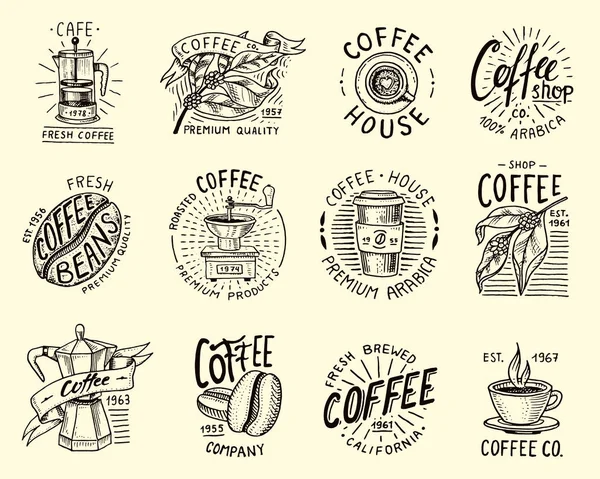 Набір кавових логотипів. сучасні вінтажні елементи для меню магазину. Векторні ілюстрації. дизайнерська колекція прикрас для значків. Стиль каліграфії для рамок, етикеток. гравірована рука намальована в старому ескізі . — стоковий вектор