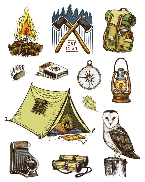 Camping equipment set, outdoor adventure, hiking. Traveling man with luggage. tourism trip. engraved hand drawn in old sketch. owl and binoculars, camera and badge with ax, sandwich. backpack and tent — Stock Vector
