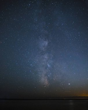 Cassis, Fransa yakınlarındaki Cap Canaiile 'de uzay fotoğrafçılığı. Cote D Azur bölgesi. Akdeniz 'de. Yıldızlar ve Samanyolu. Astrofotoğrafçılık