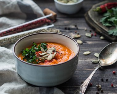 Baharat ile kabak çorbası