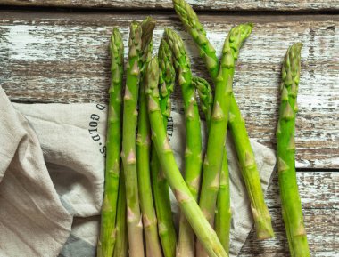 Yeşil ham kuşkonmaz 