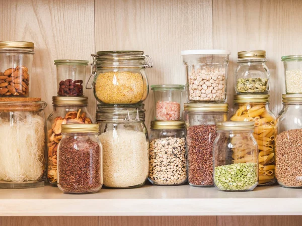 Prateleira Cozinha Com Vários Cereais Sementes — Fotografia de Stock