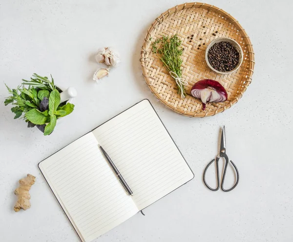 Latar Belakang Dapur Dengan Buku Masak Terbuka Untuk Resep Dan — Stok Foto