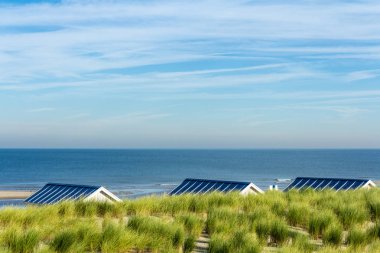 dunes içinde plaj evleri, güzel kıyı yatay