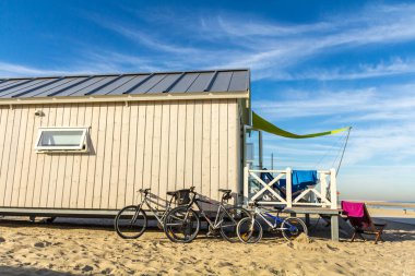 Kijkduin beach, Hollanda - 25 Ağustos 2016: tatil plaj kulübe