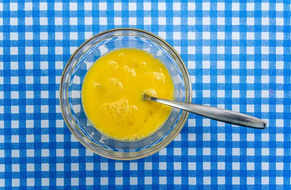 Scrambled eggs ready for the pan — Stock Photo, Image