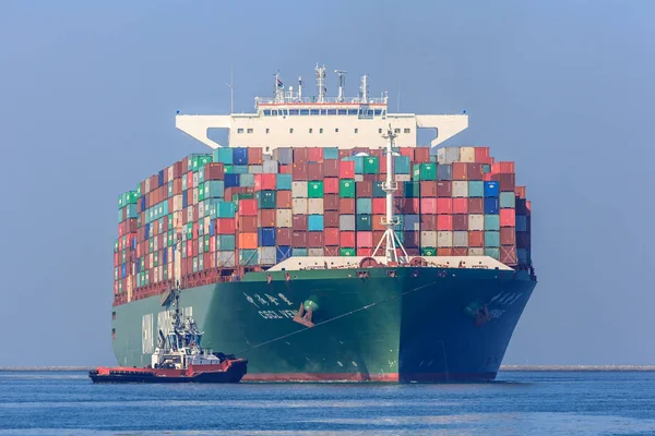 Rotterdam Limanı büyük konteyner gemisi