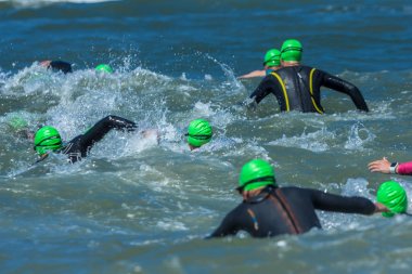 Çapraz bir triatlon atletleri