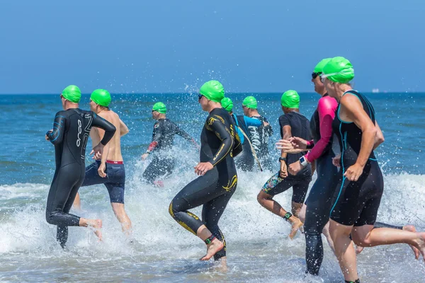 Çapraz bir triatlon atletleri