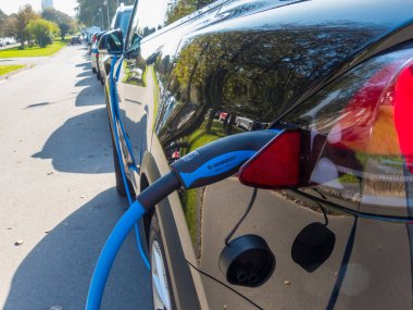 Elektrikli Araba pil şarj fişi