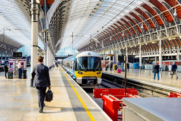 Bahnsteig am Bahnhof Paddington — Stockfoto