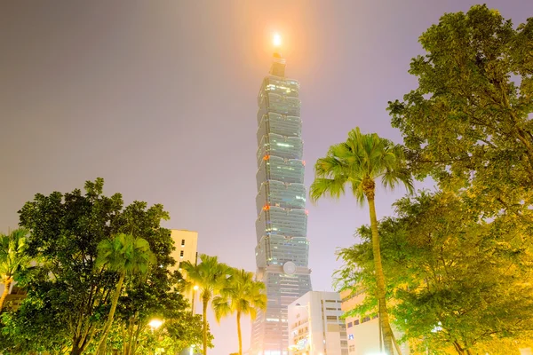 Nézett a Taipei 101 éjjel — Stock Fotó