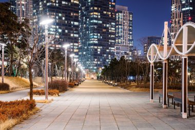 Merkezi parkta gece zaman mimarisi