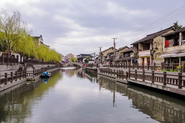 Bulutlu bir günde Qibao antik kenti