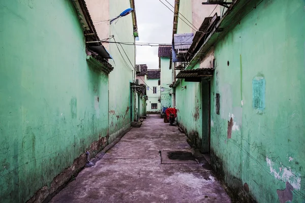 Beco lateral desolado na antiga cidade chinesa — Fotografia de Stock