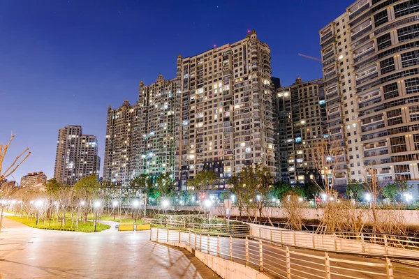 Scène de nuit d'appartements à Shanghai — Photo