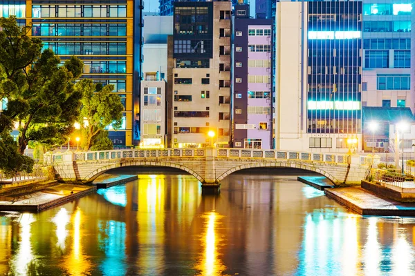 Quartier financier d'Osaka avec pont — Photo