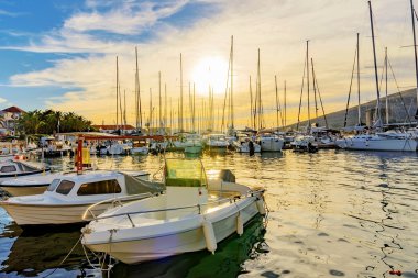 Gün batımında Trogir marina