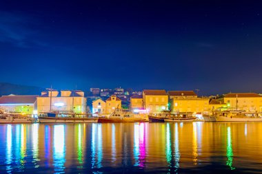 Trogir harbor binaları ile