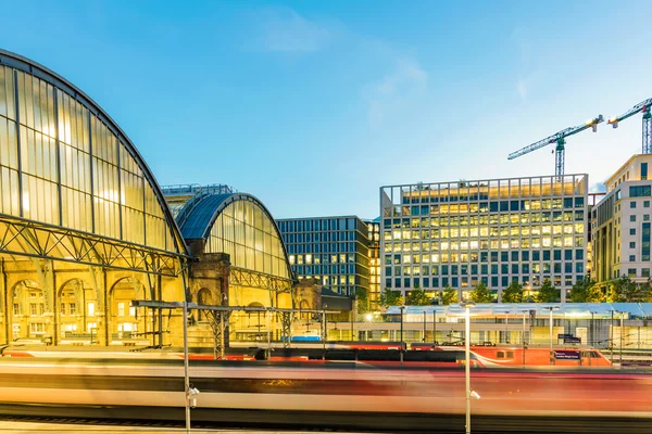 Königskreuzung bei Nacht — Stockfoto