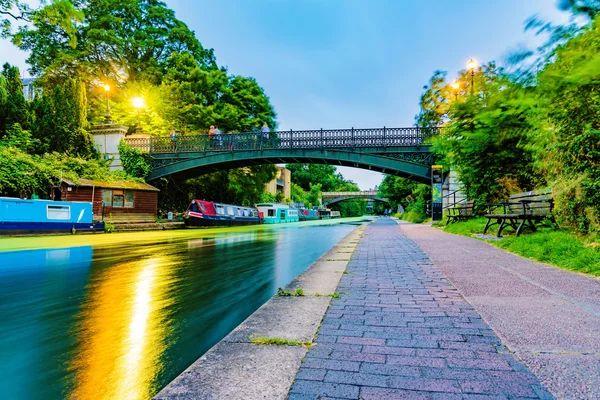 Reggenti parco canale — Foto Stock