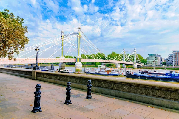 Мост Челси в солнечный день — стоковое фото