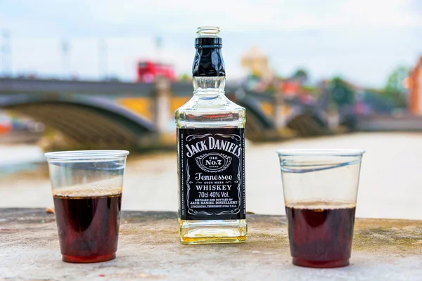 Jack daniels by the River Thames — Stock Photo, Image