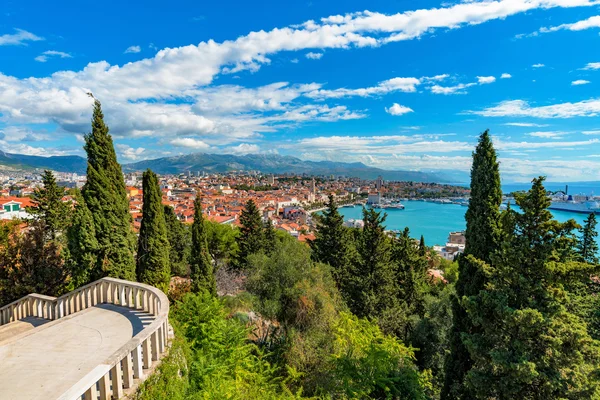 Vista panorâmica de Split à noite — Fotografia de Stock