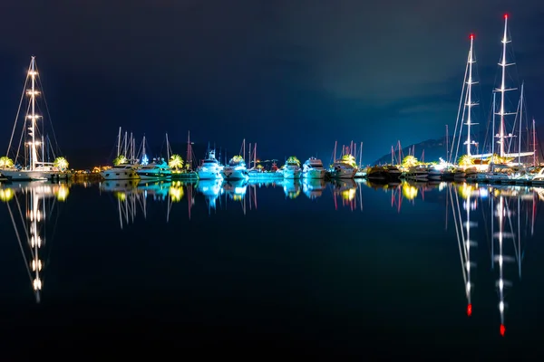 Hafen von tivat bei Nacht — Stockfoto