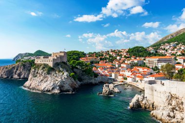 Dubrovnik sahil binaları ile görünümünü