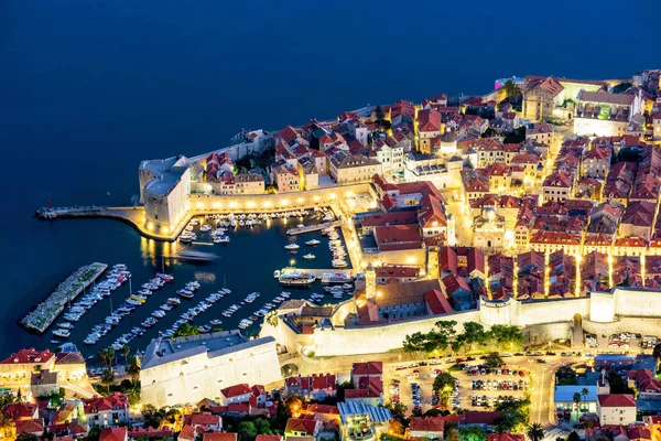 Vista aérea da cidade velha de Dubrovnik com habor — Fotografia de Stock