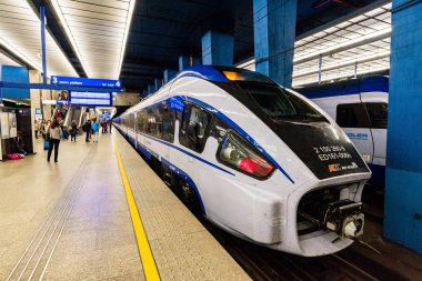 Varşova'nın ana istasyonu trenler