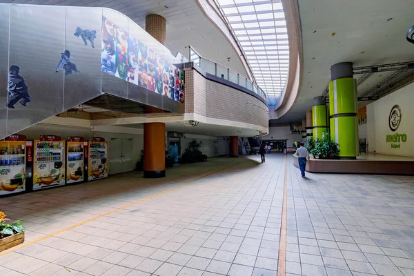 Centro comercial subterrâneo de Zhongshan em Taipei — Fotografia de Stock