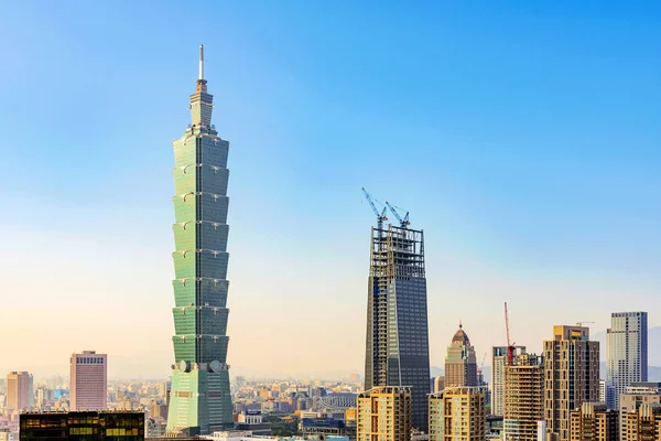Taipei 101 és Taipei Skyline — Stock Fotó